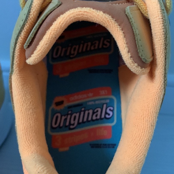 Adidas Sneakers Sz 7.5 - Picture 6 of 8